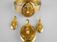 Zlatá biedermeierová souprava s tyrkysy a perlami